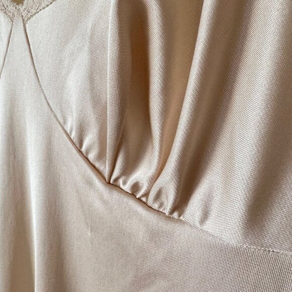 Vintage Warner's Frostings Slip | 34" Length | Nude| Lace Detail | Made in USA‎ - Picture 6 of 9